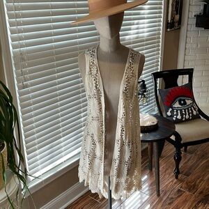 Paisley Vine crochet vest high-low